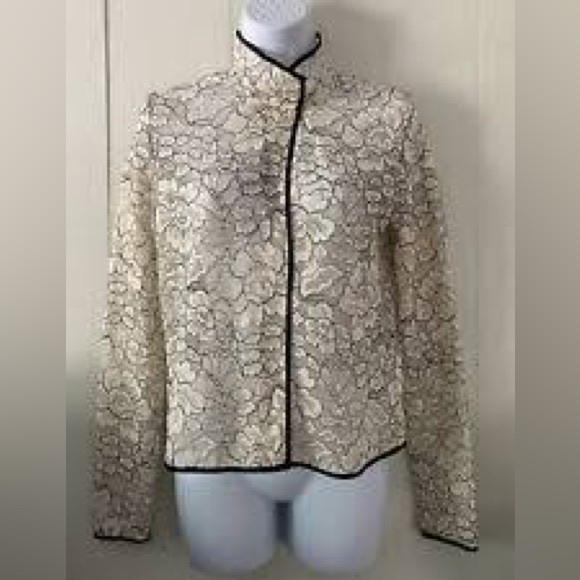 Babaton Lace Blouse in Black size Large - Picture 2 of 5